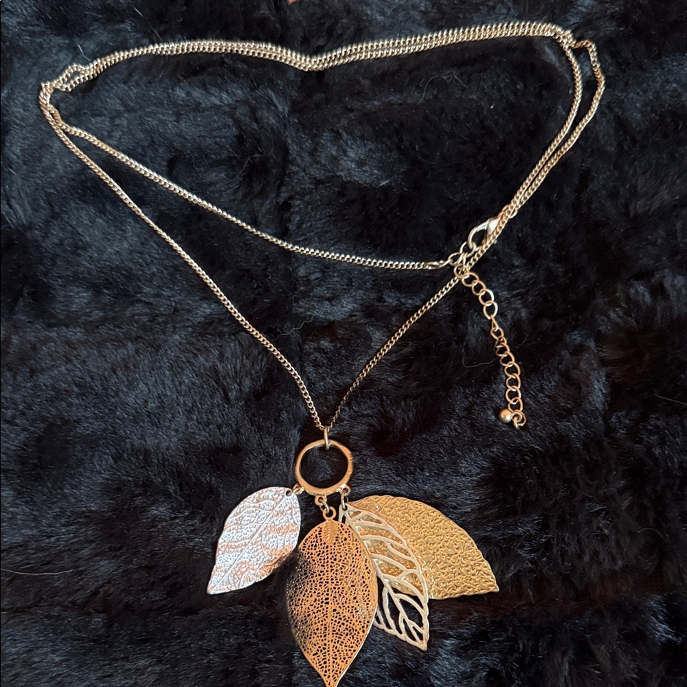Elegant Gold Leaf Pendant Necklace